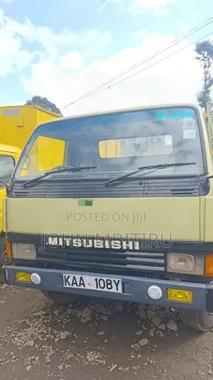 Mistubishi FH 100 1990 Yellow