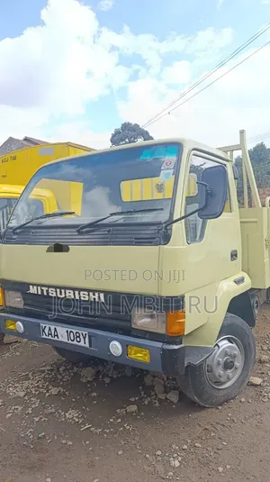 Mistubishi FH 100 1990 Yellow