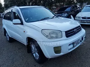 Toyota RAV4 Automatic 2000 White