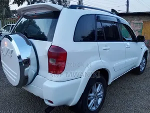 Toyota RAV4 Automatic 2000 White