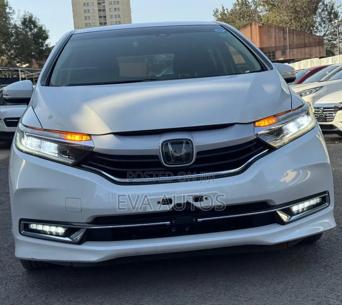 Honda Fit Shuttle 2019 White