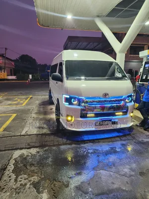 Toyota HiAce 2018 White