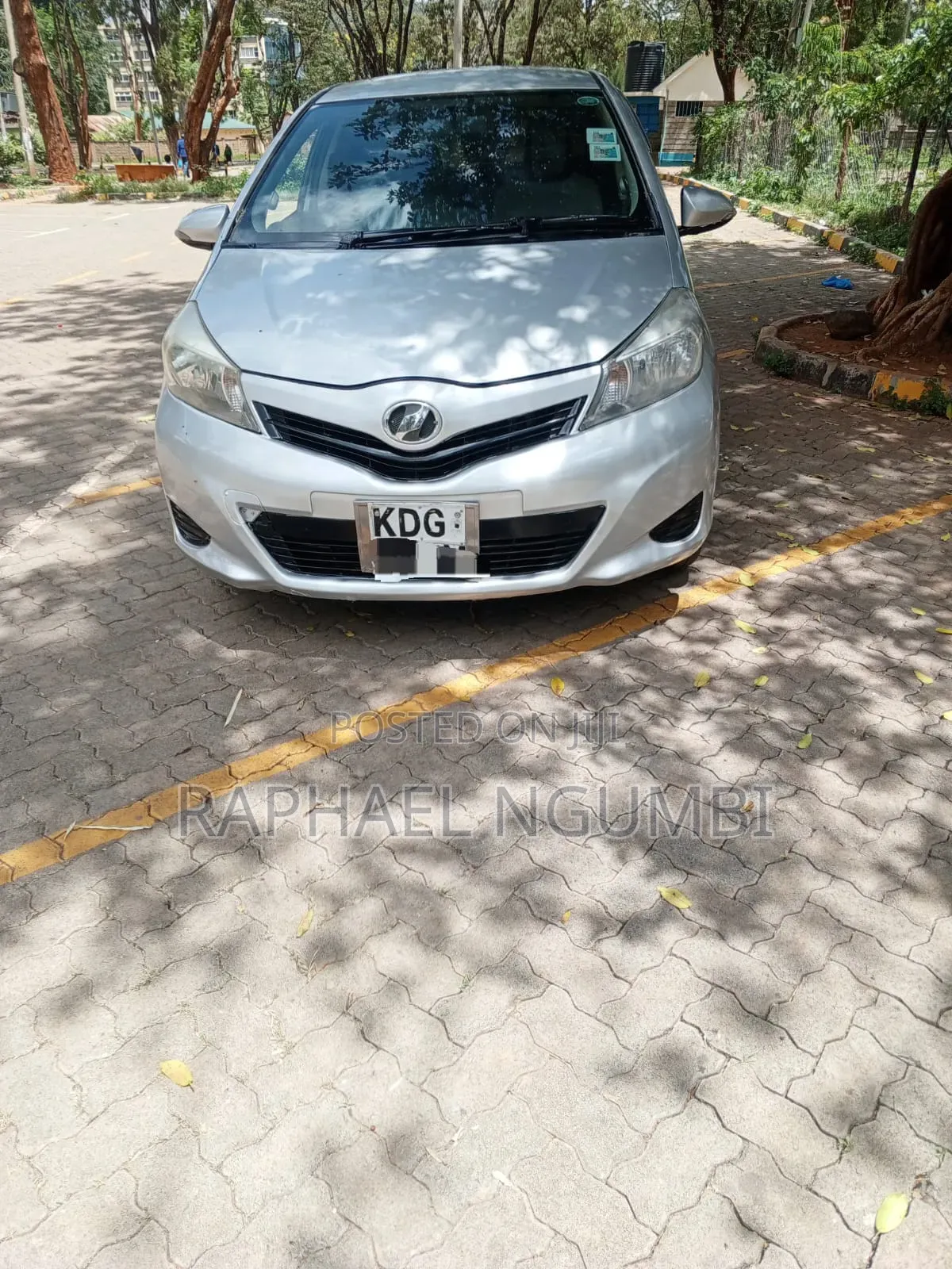 Toyota Vitz 2014 Silver