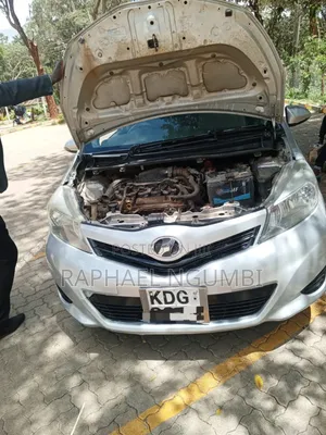 Toyota Vitz 2014 Silver