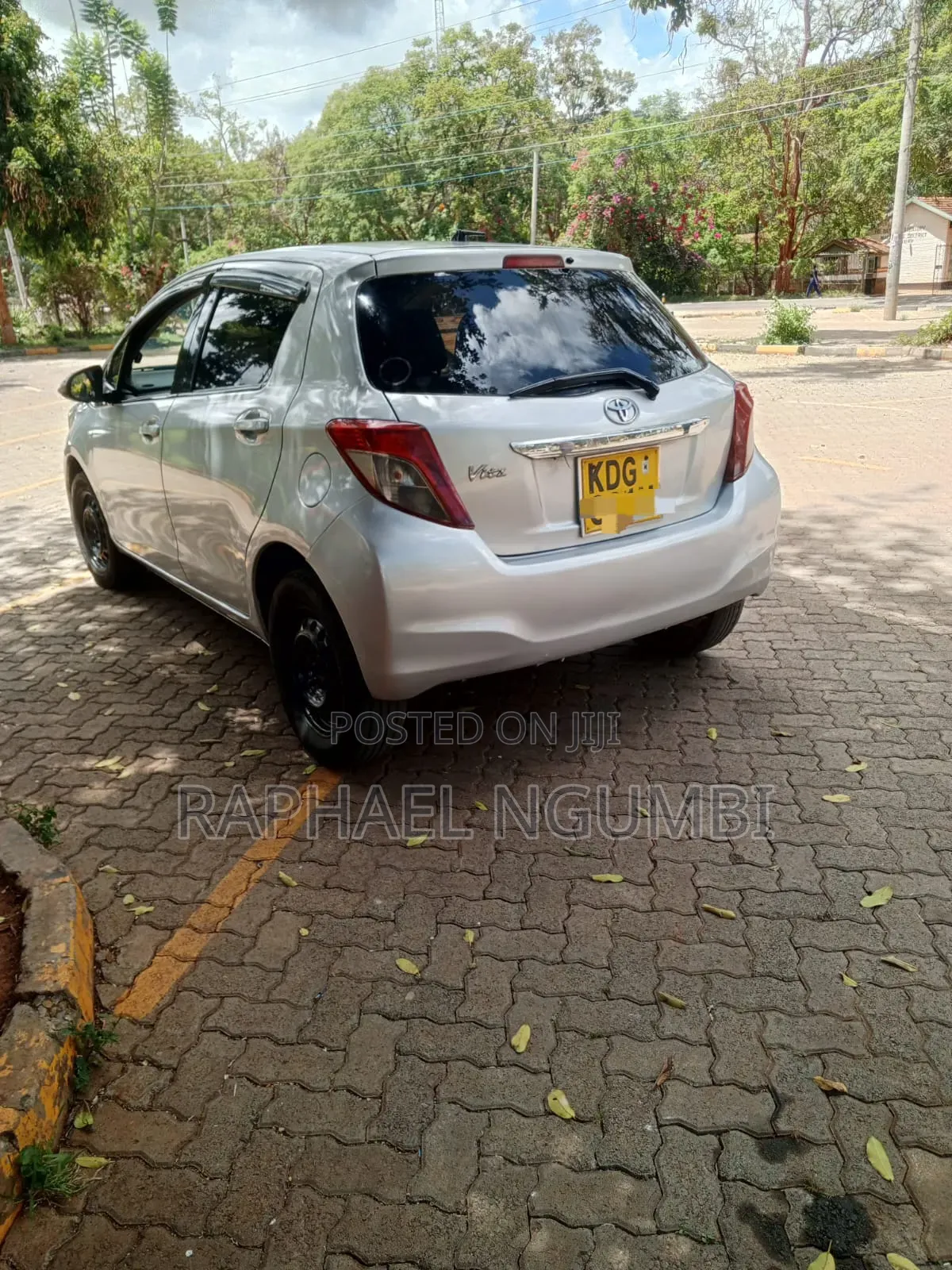 Toyota Vitz 2014 Silver