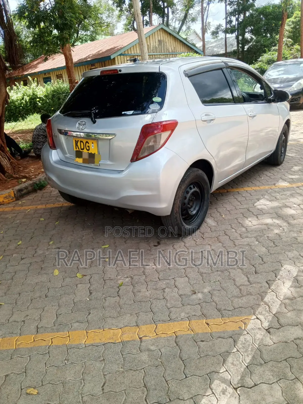 Toyota Vitz 2014 Silver