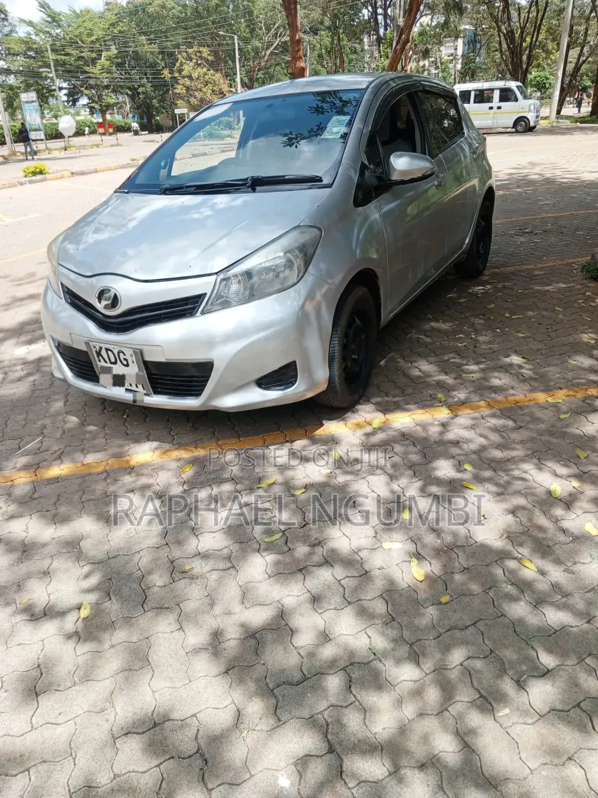 Toyota Vitz 2014 Silver