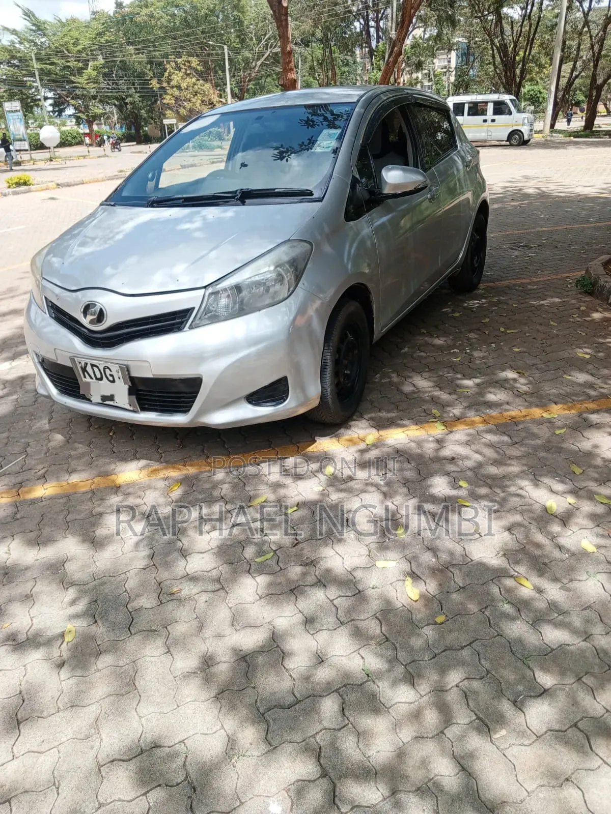 Toyota Vitz 2014 Silver