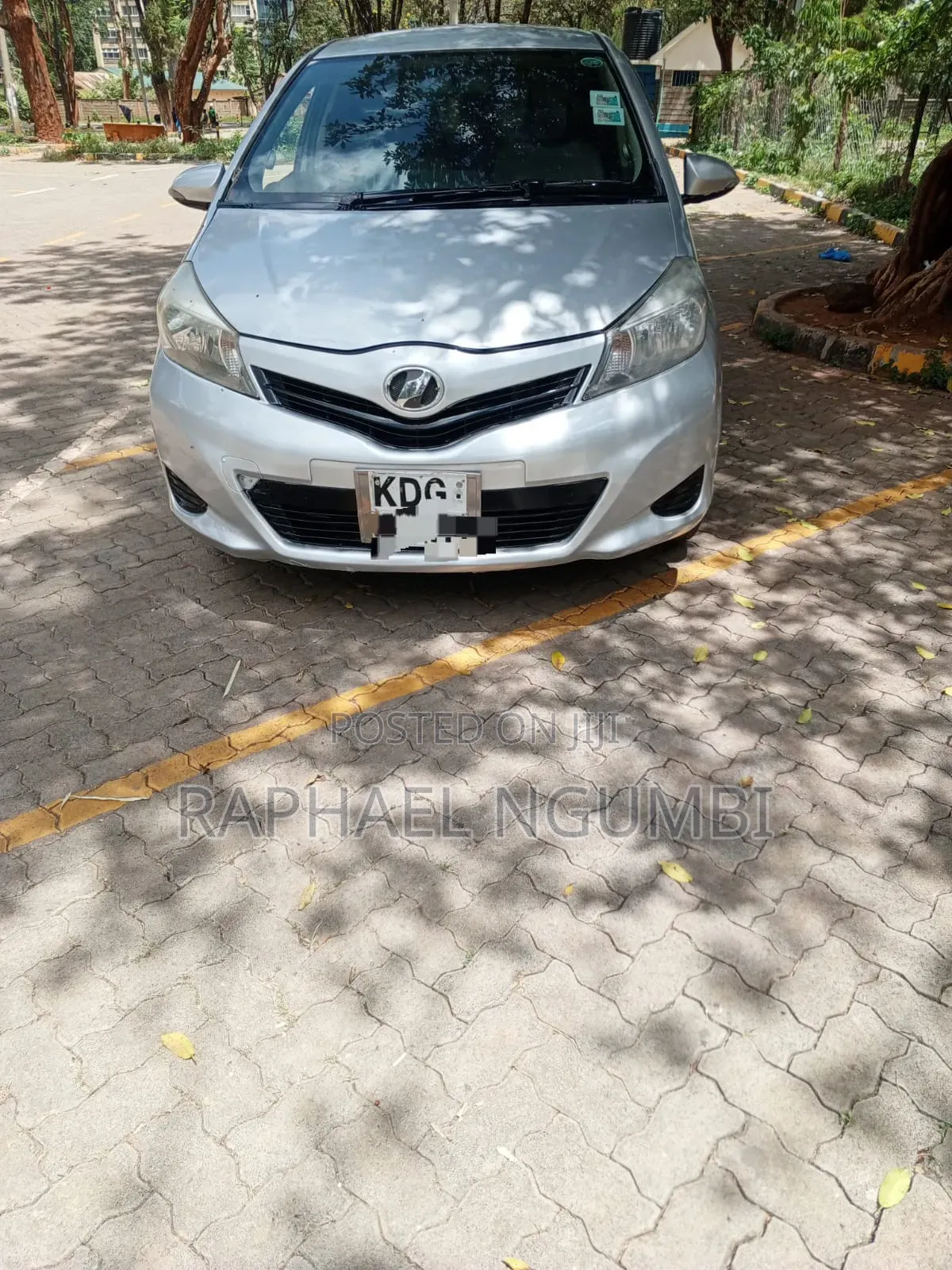Toyota Vitz 2014 Silver