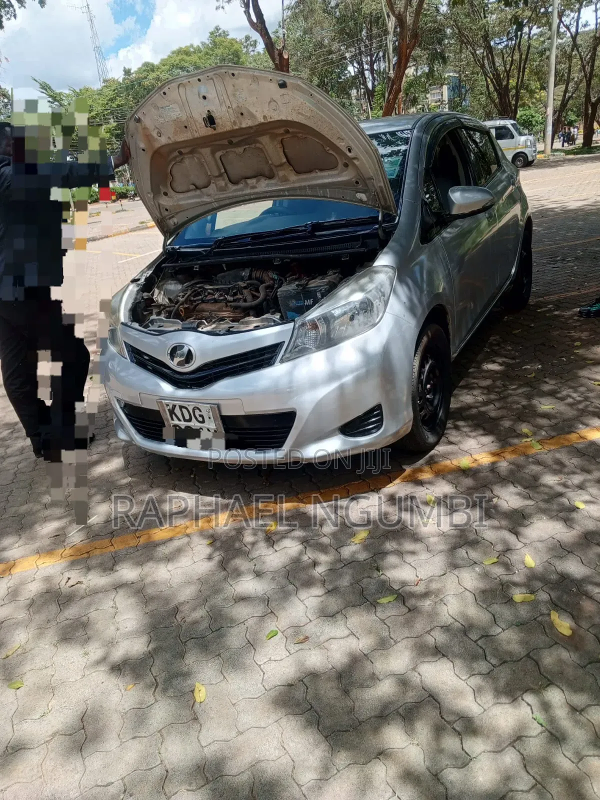 Toyota Vitz 2014 Silver