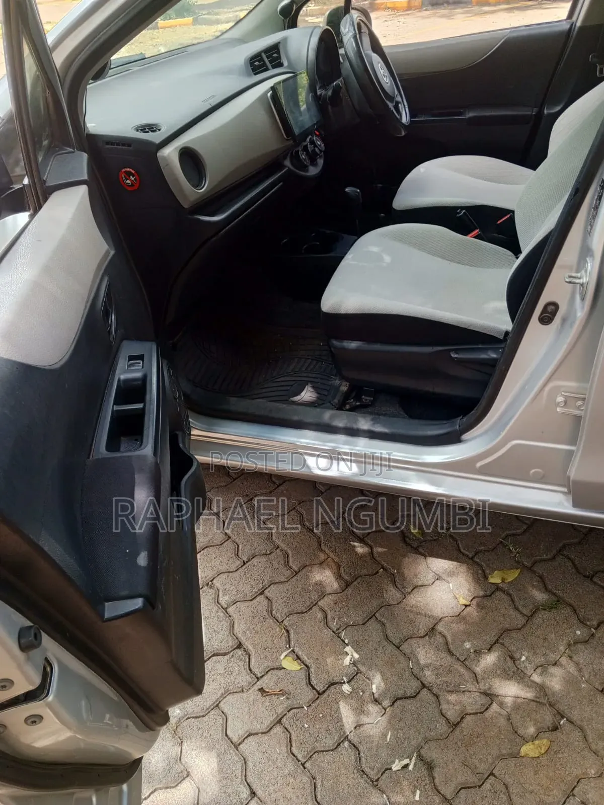 Toyota Vitz 2014 Silver