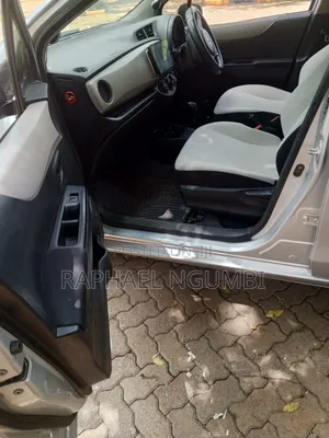 Toyota Vitz 2014 Silver