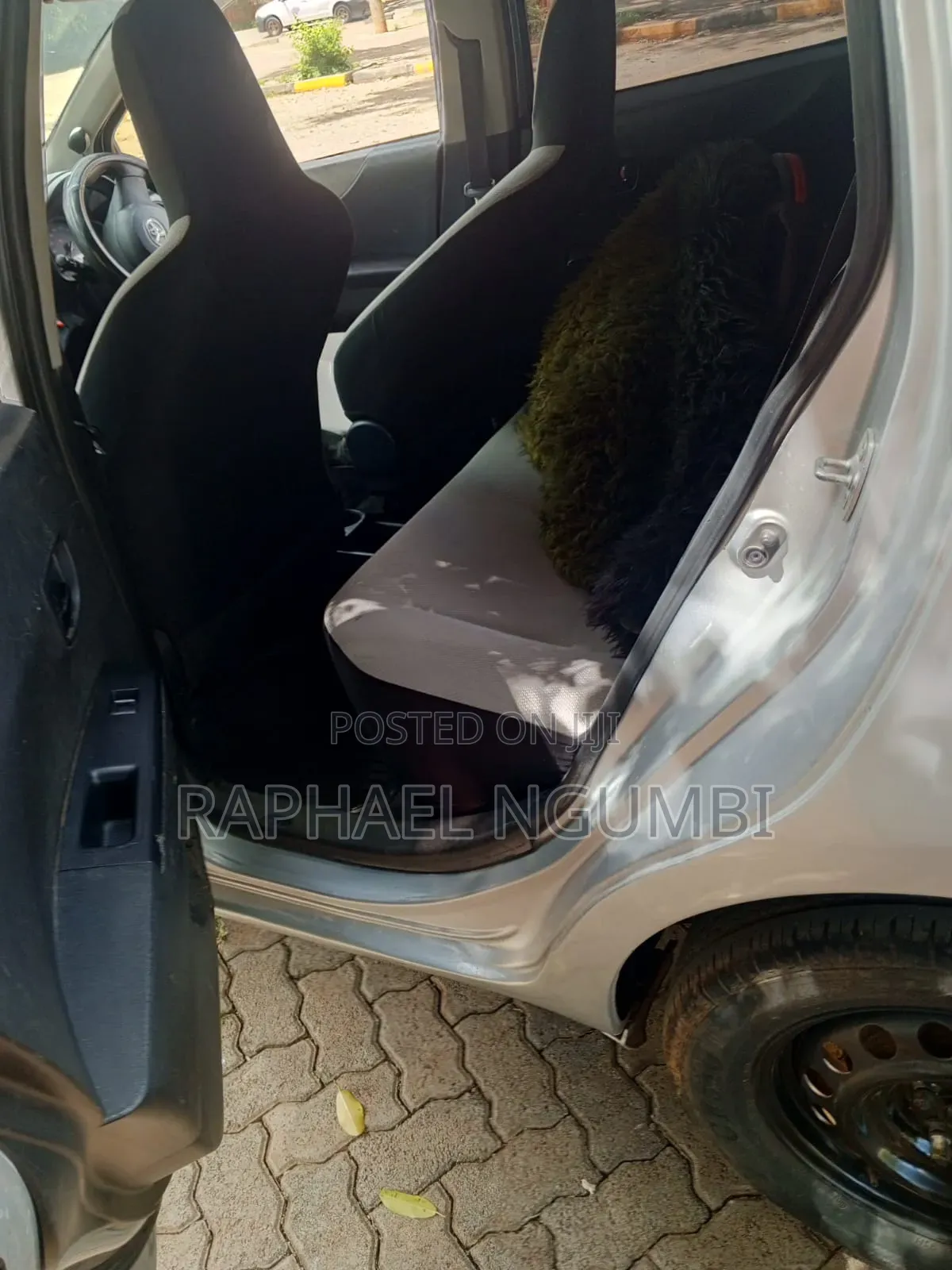 Toyota Vitz 2014 Silver