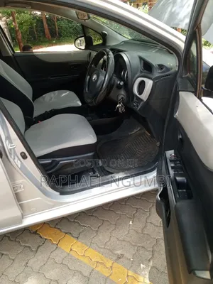 Toyota Vitz 2014 Silver