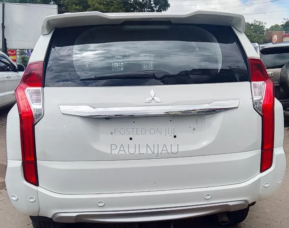 Mitsubishi Pajero 2019 White