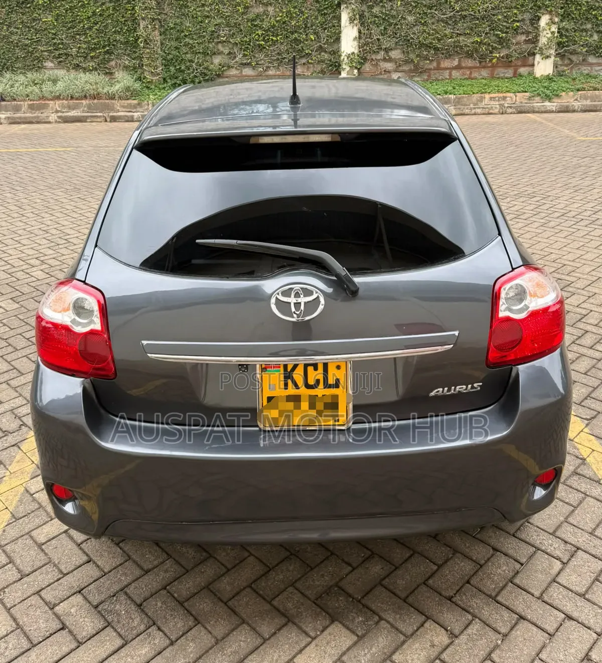 Toyota Auris 2010 Gray