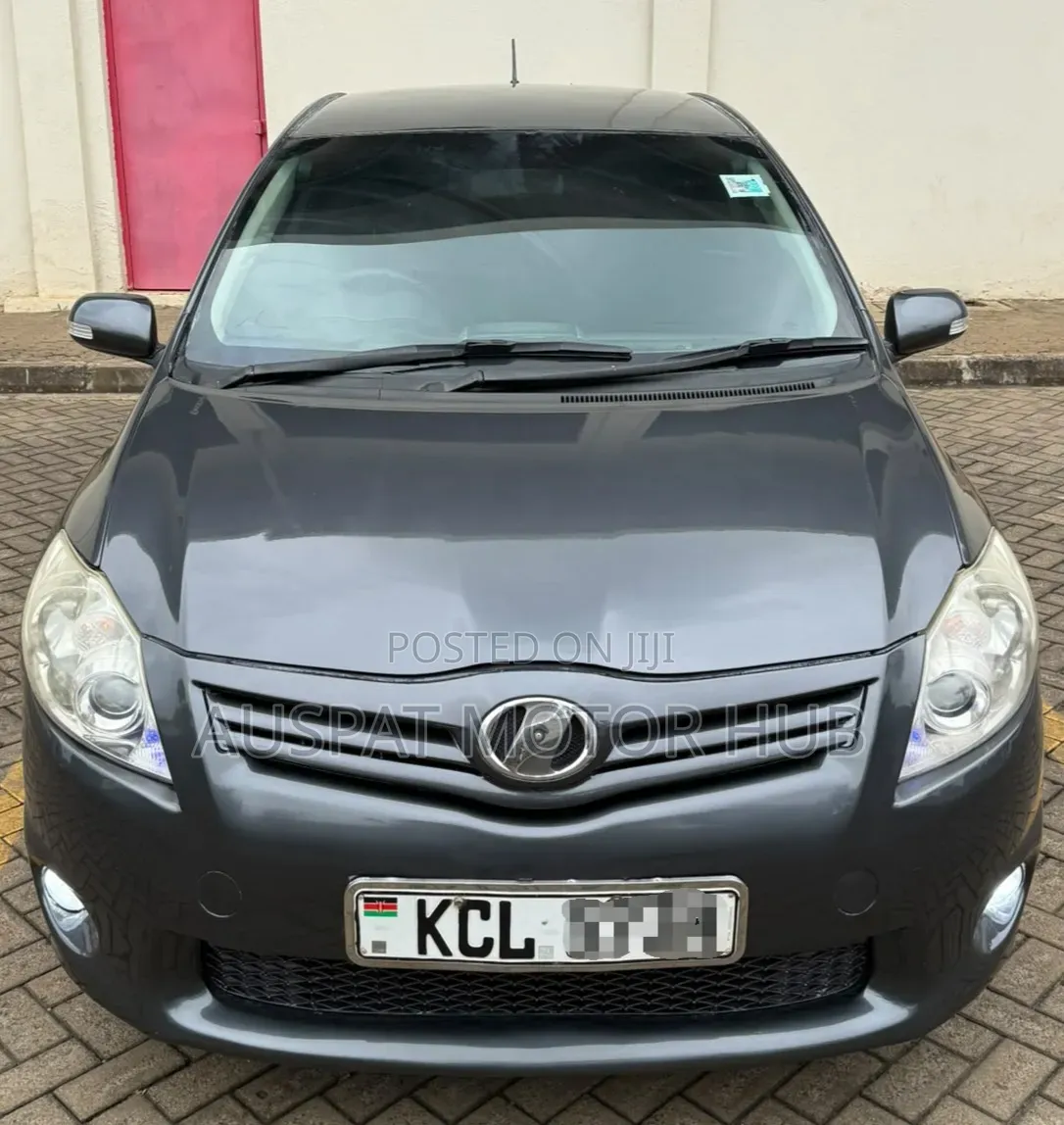 Toyota Auris 2010 Gray