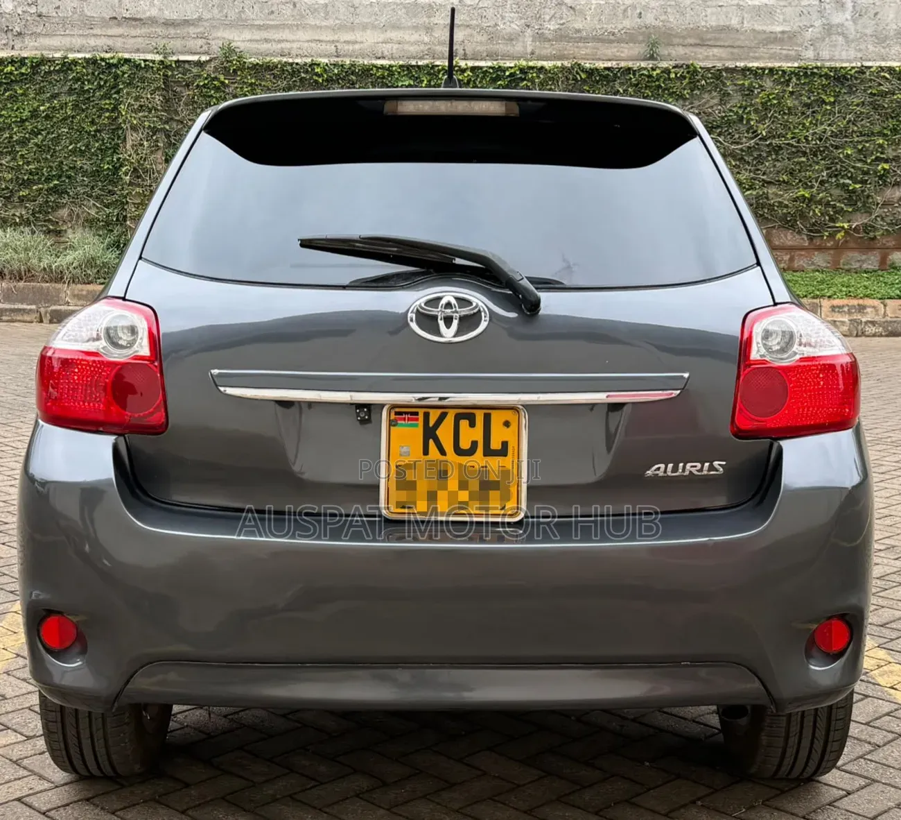 Toyota Auris 2010 Gray