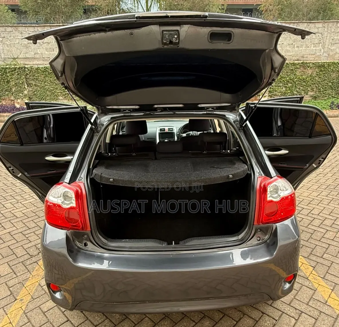 Toyota Auris 2010 Gray