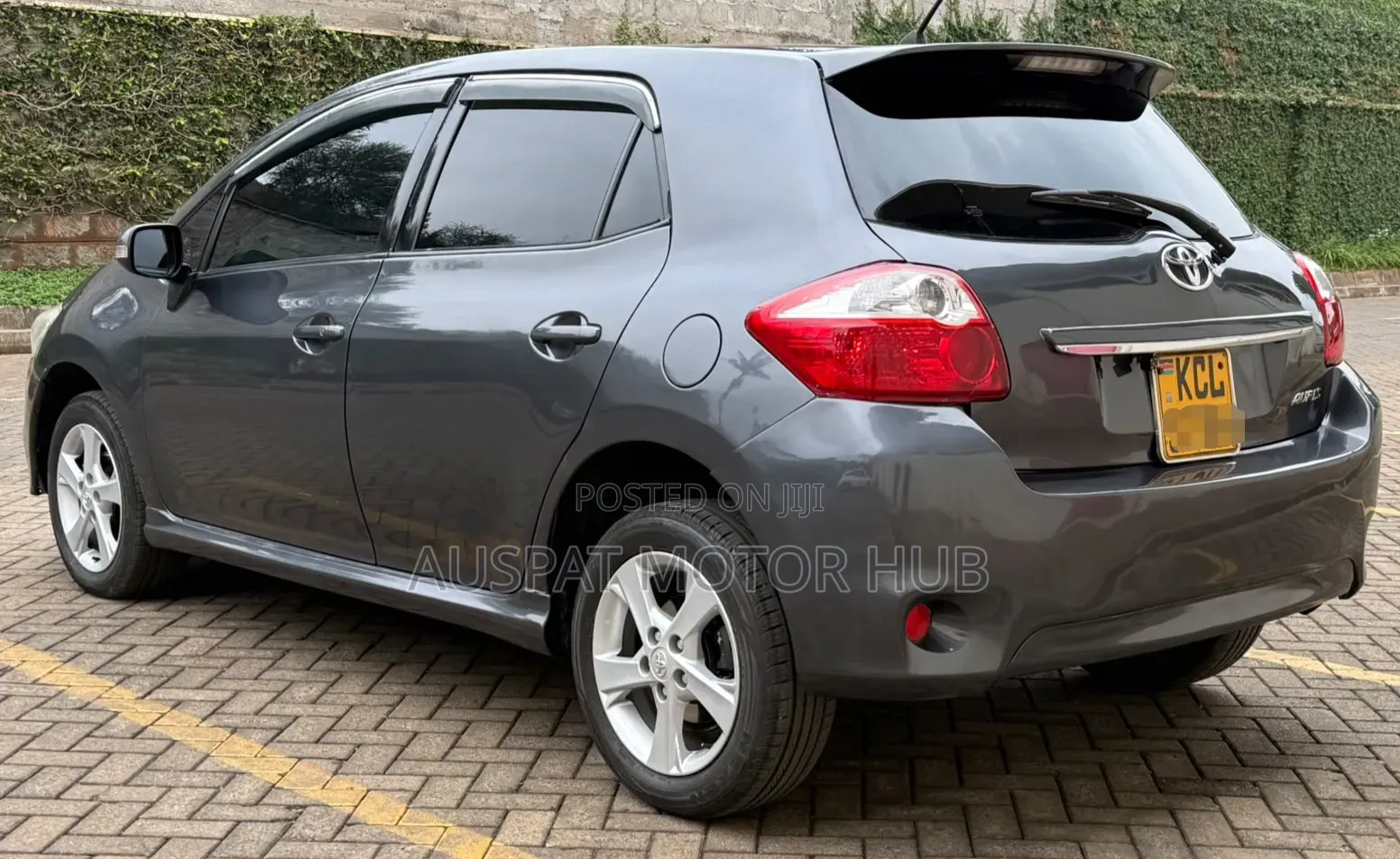 Toyota Auris 2010 Gray