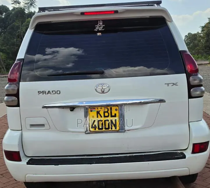 Toyota Land Cruiser Prado 2004 White