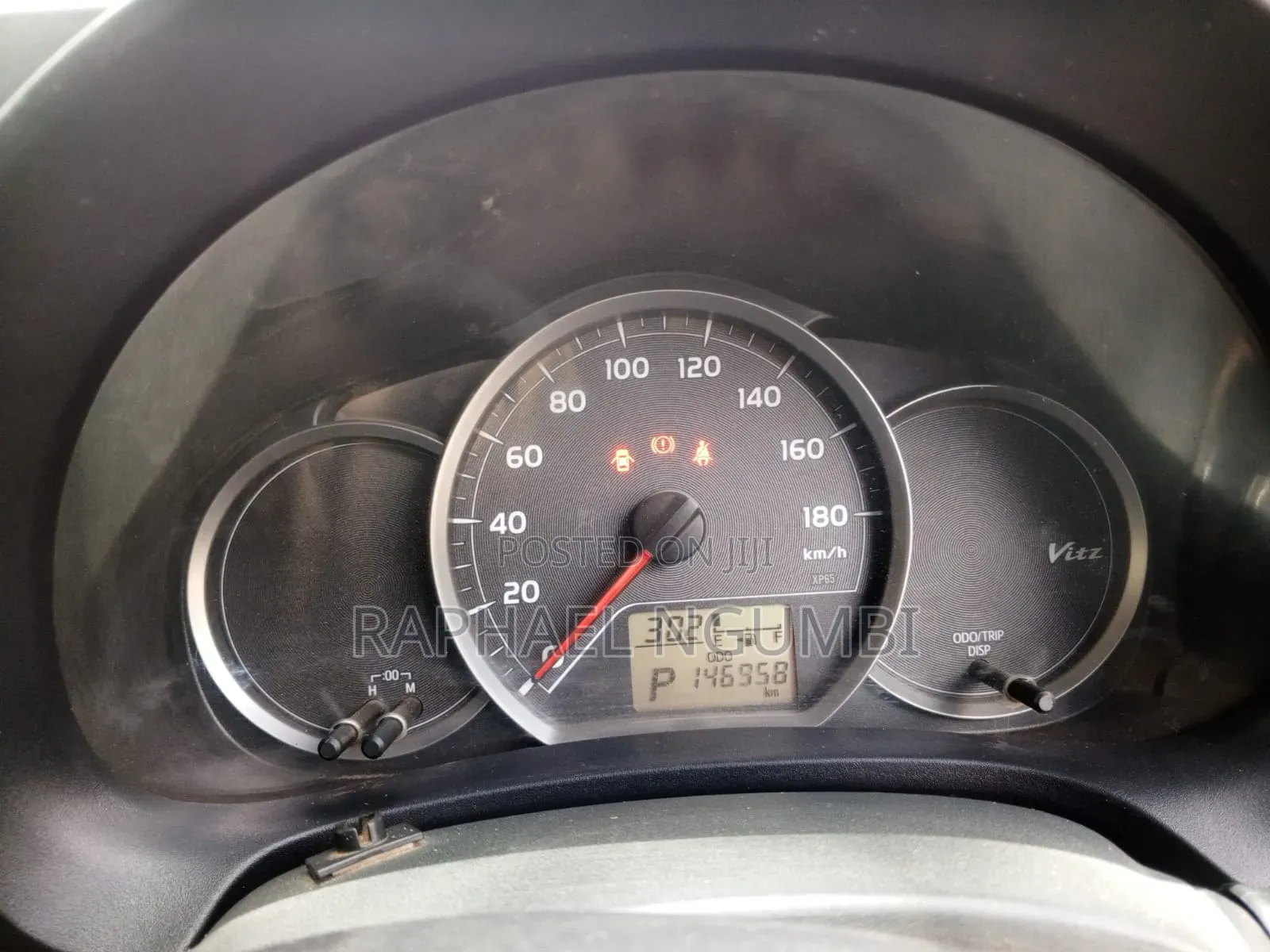Toyota Vitz 2014 Silver