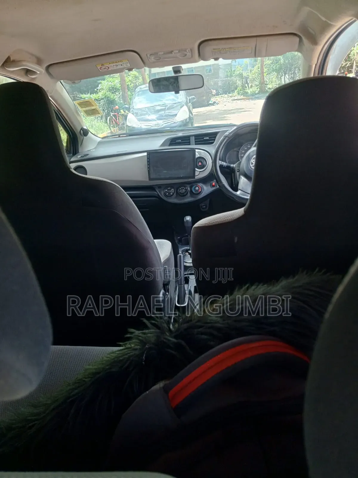 Toyota Vitz 2014 Silver