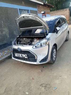 Toyota Sienta 2019 Silver