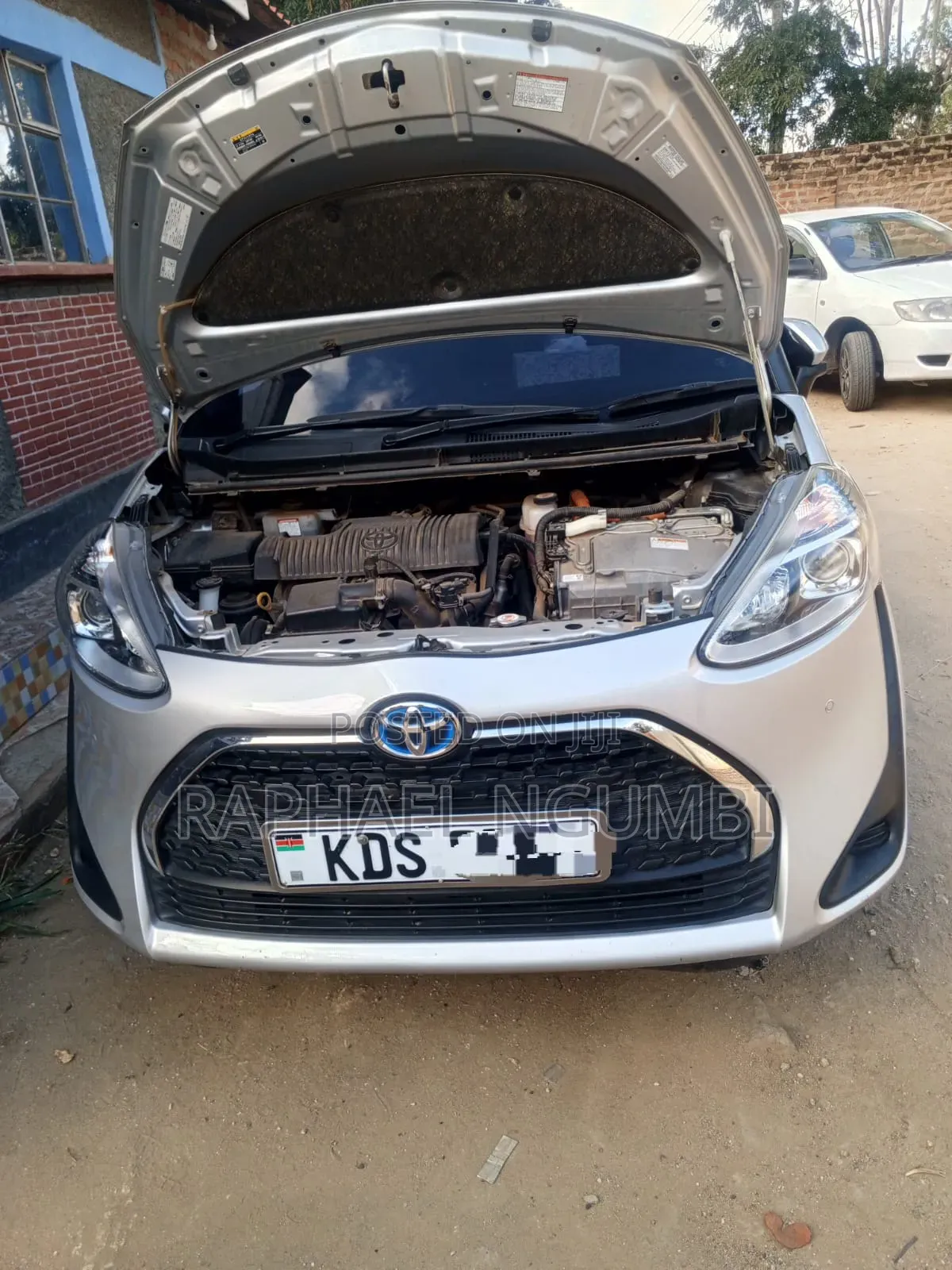 Toyota Sienta 2019 Silver