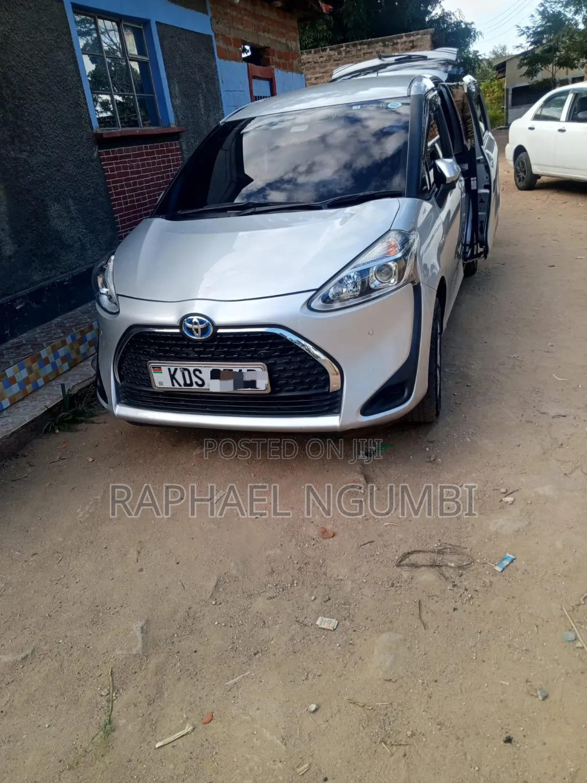 Toyota Sienta 2019 Silver