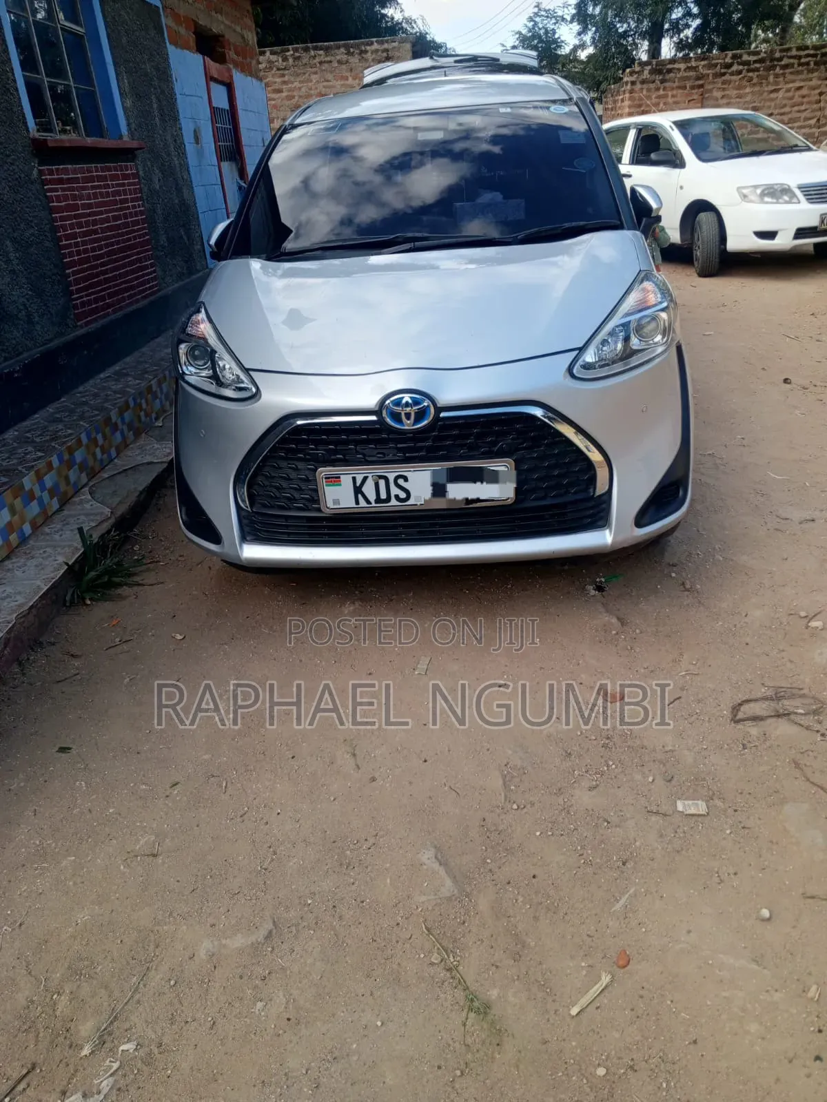 Toyota Sienta 2019 Silver