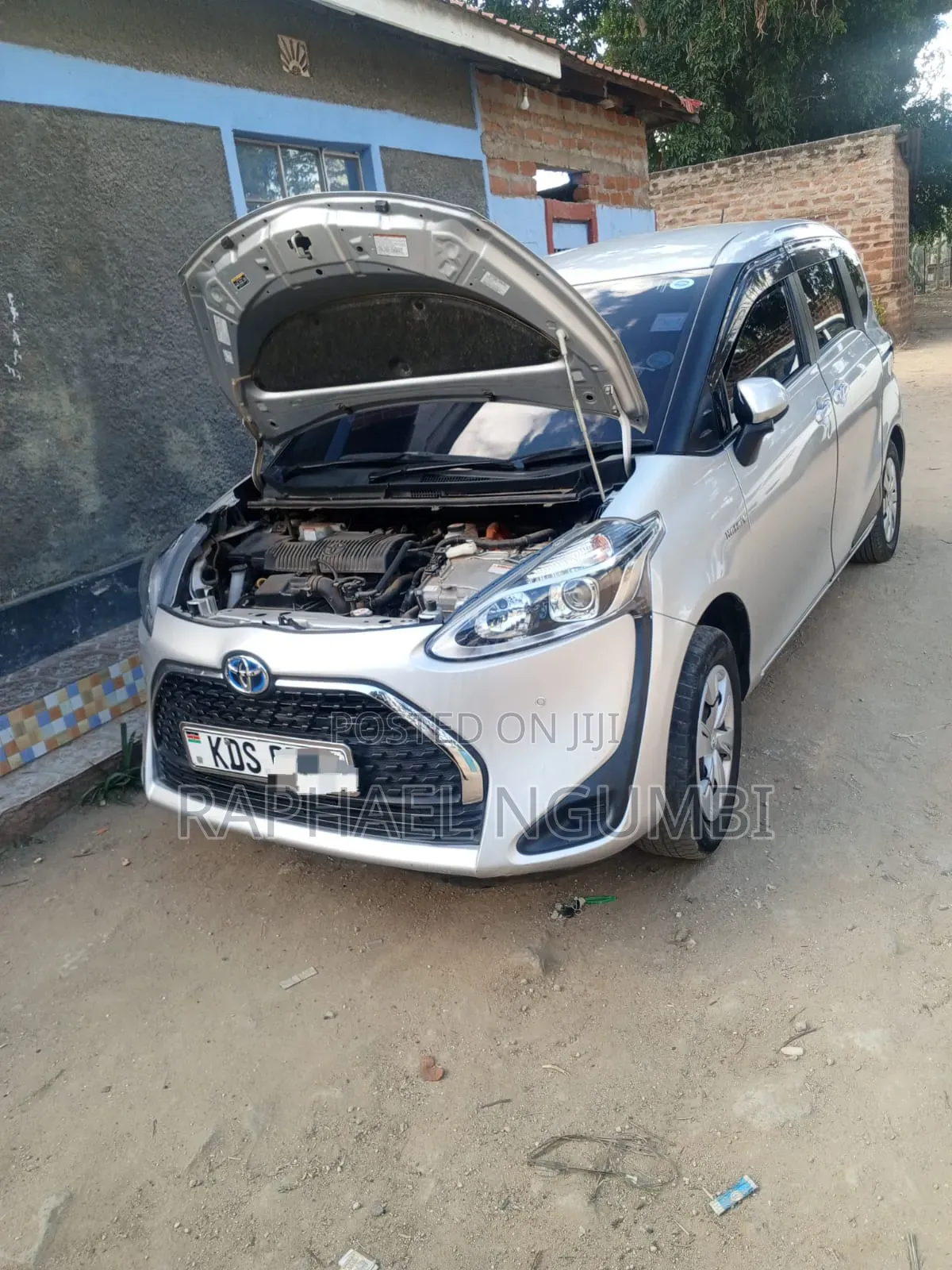 Toyota Sienta 2019 Silver