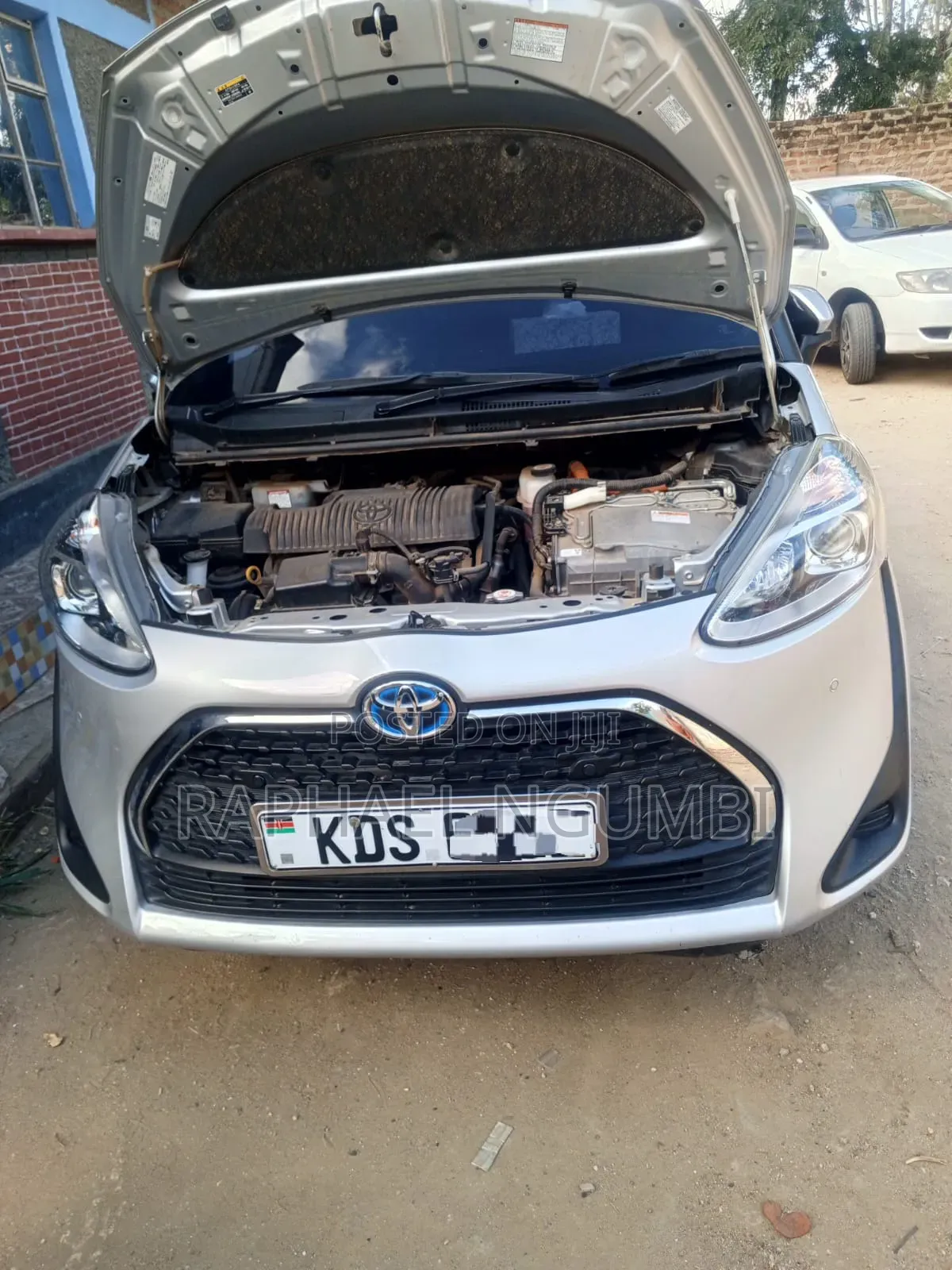Toyota Sienta 2019 Silver
