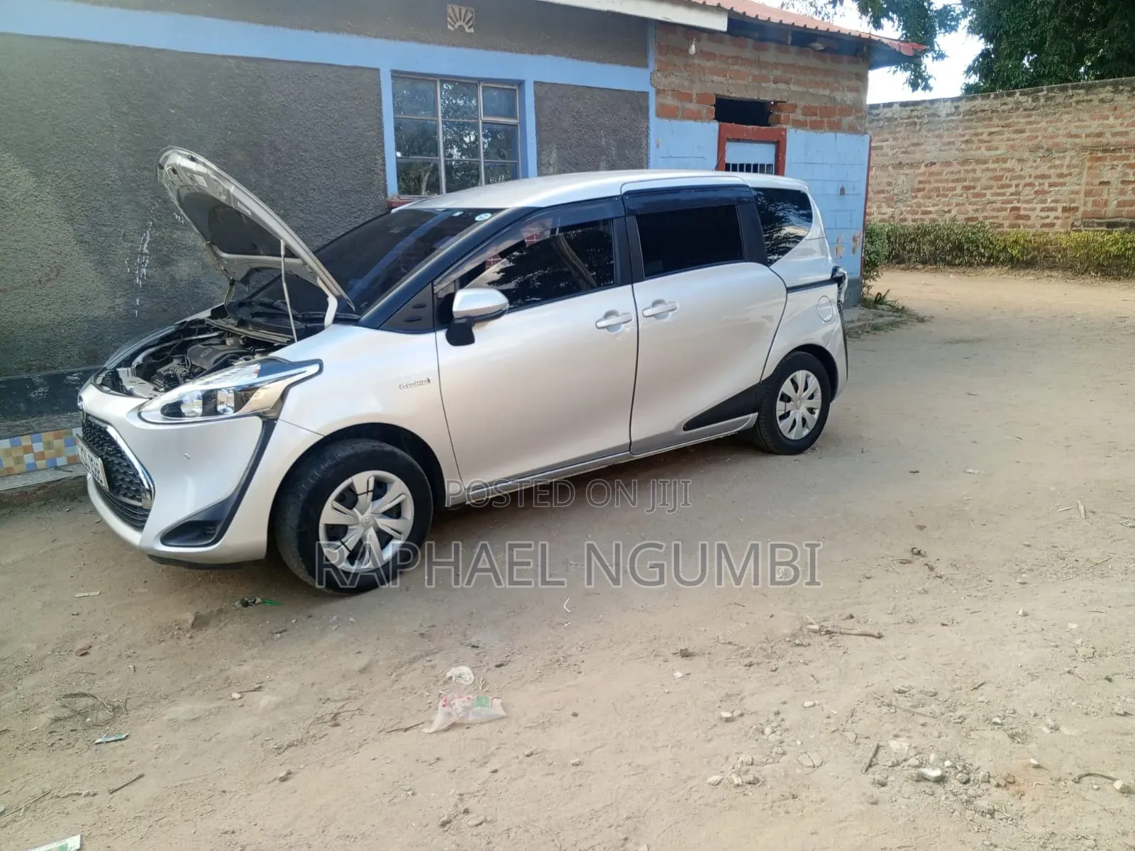 Toyota Sienta 2019 Silver
