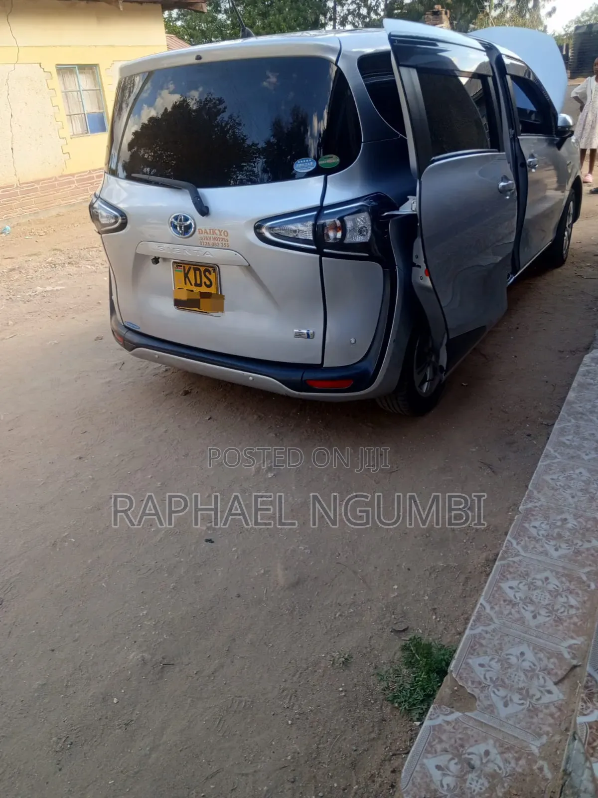 Toyota Sienta 2019 Silver