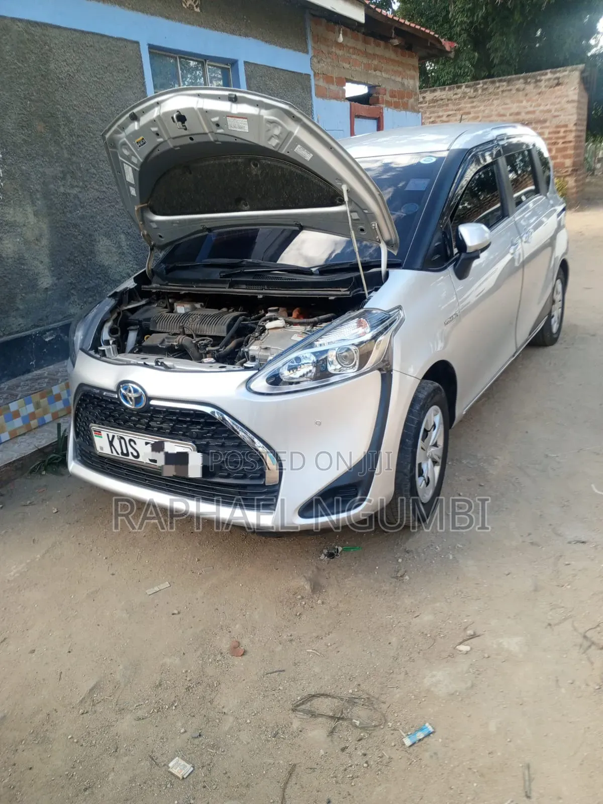 Toyota Sienta 2019 Silver