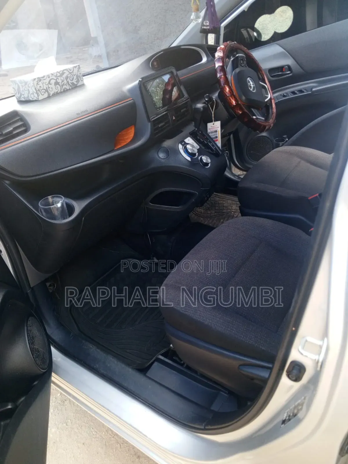 Toyota Sienta 2019 Silver