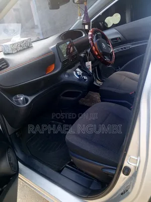 Toyota Sienta 2019 Silver