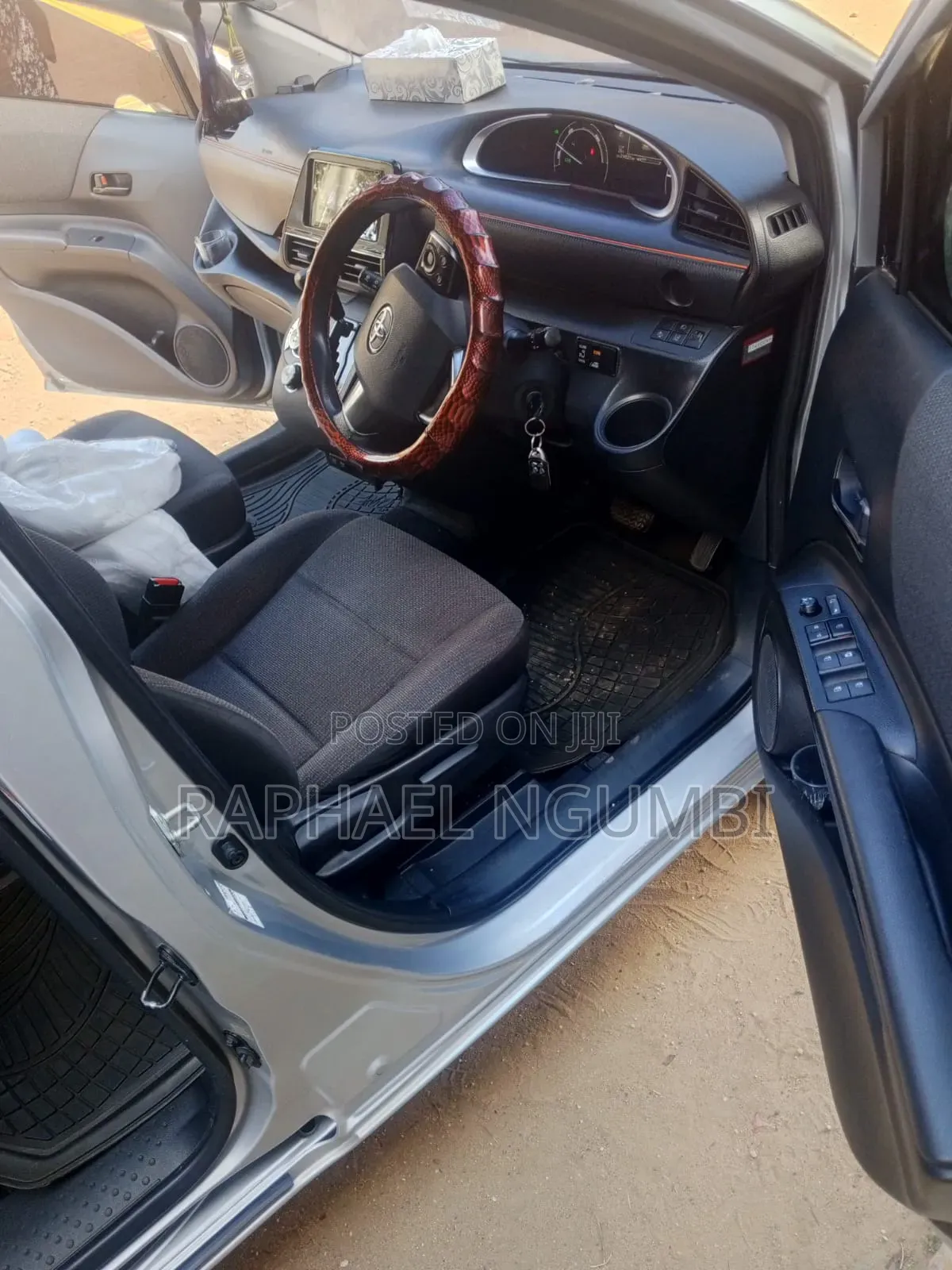 Toyota Sienta 2019 Silver