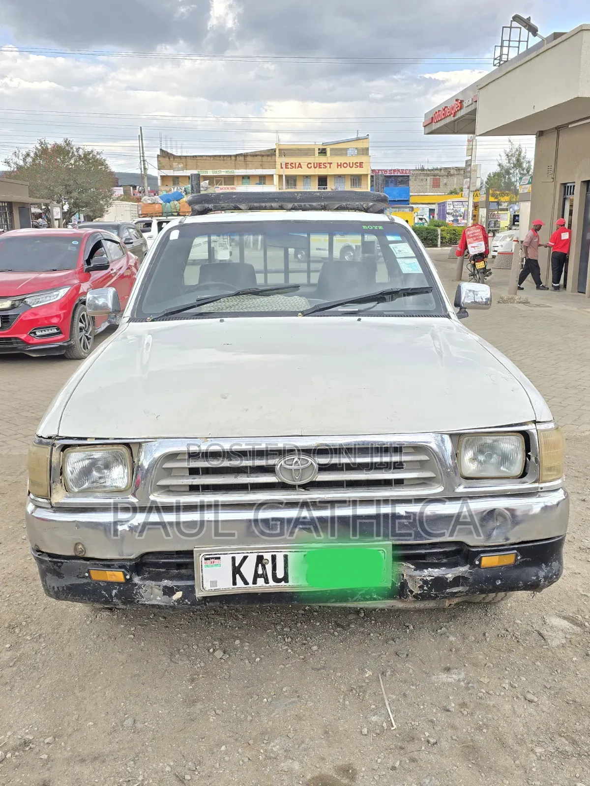 Toyota Hilux 2000 White