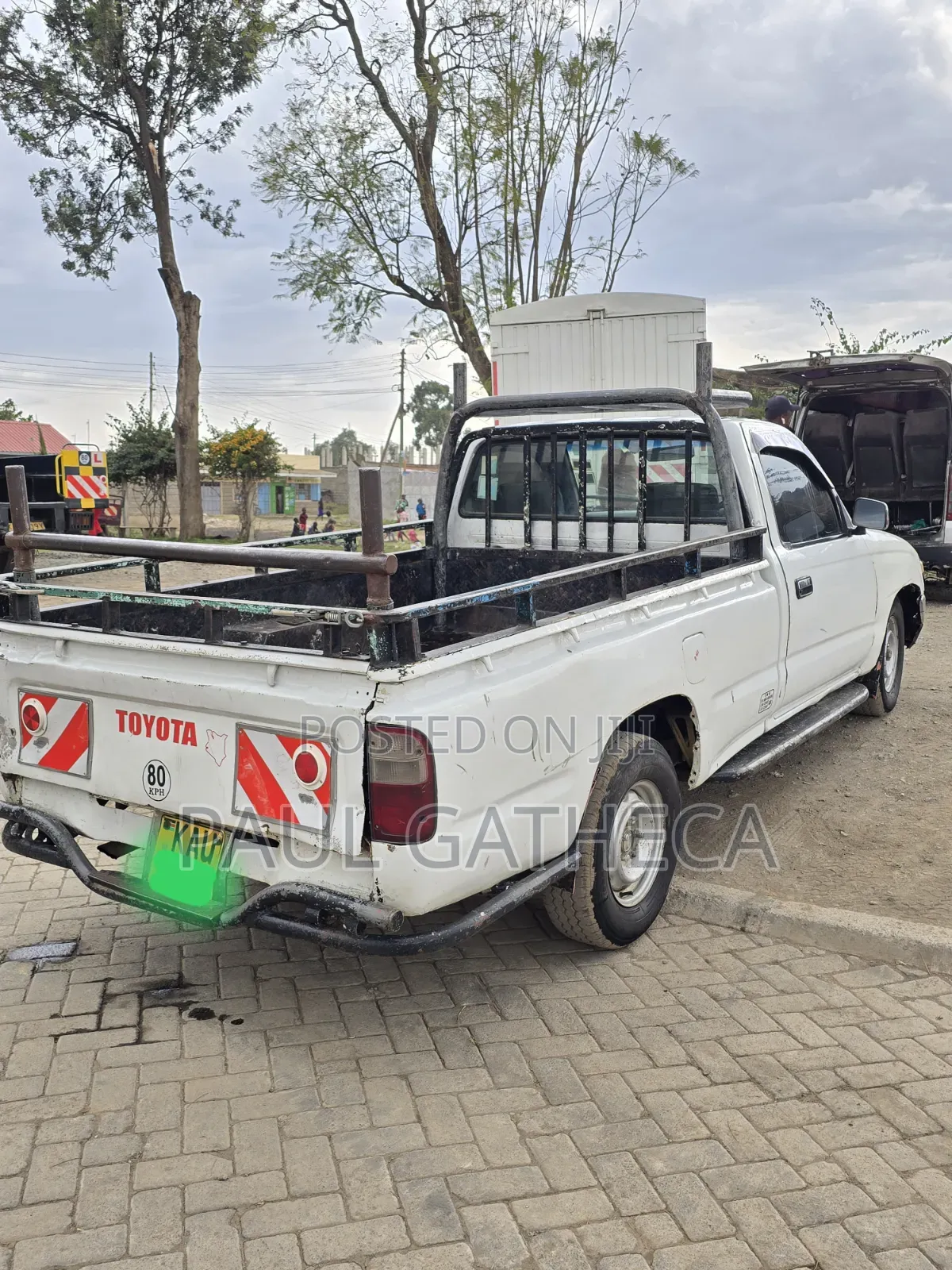 Toyota Hilux 2000 White