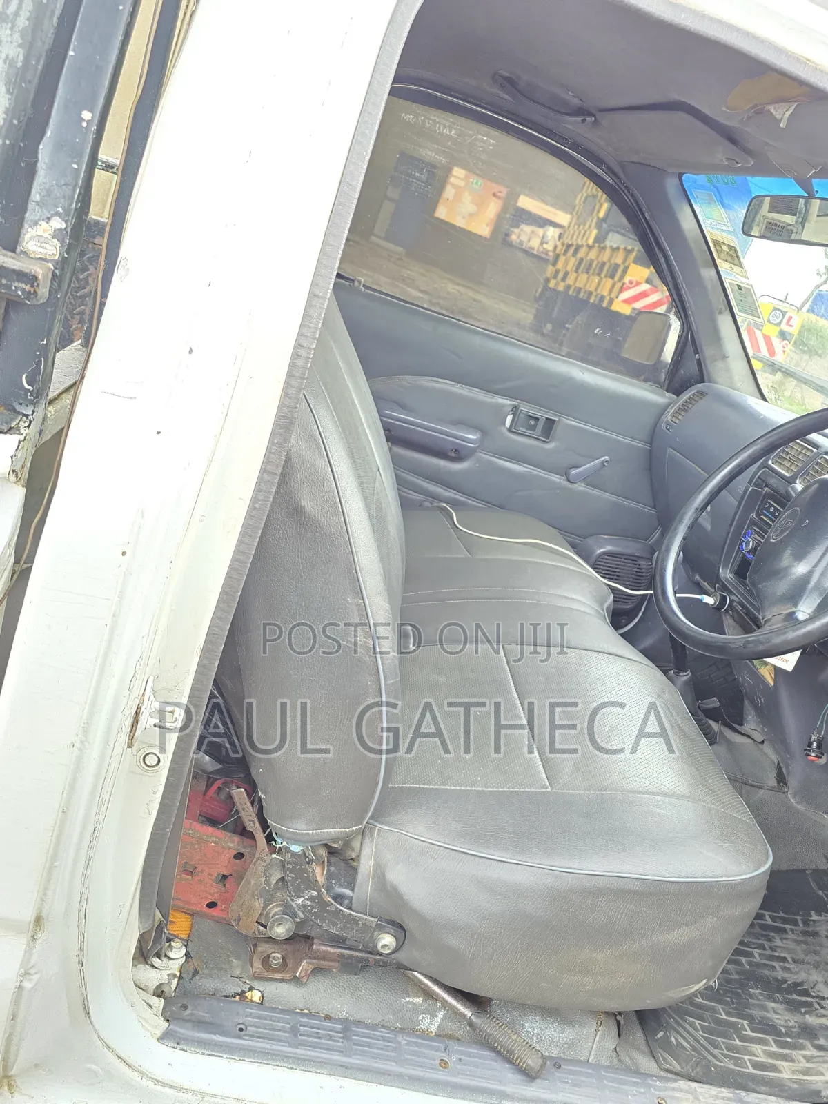 Toyota Hilux 2000 White