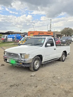 Toyota Hilux 2000 White