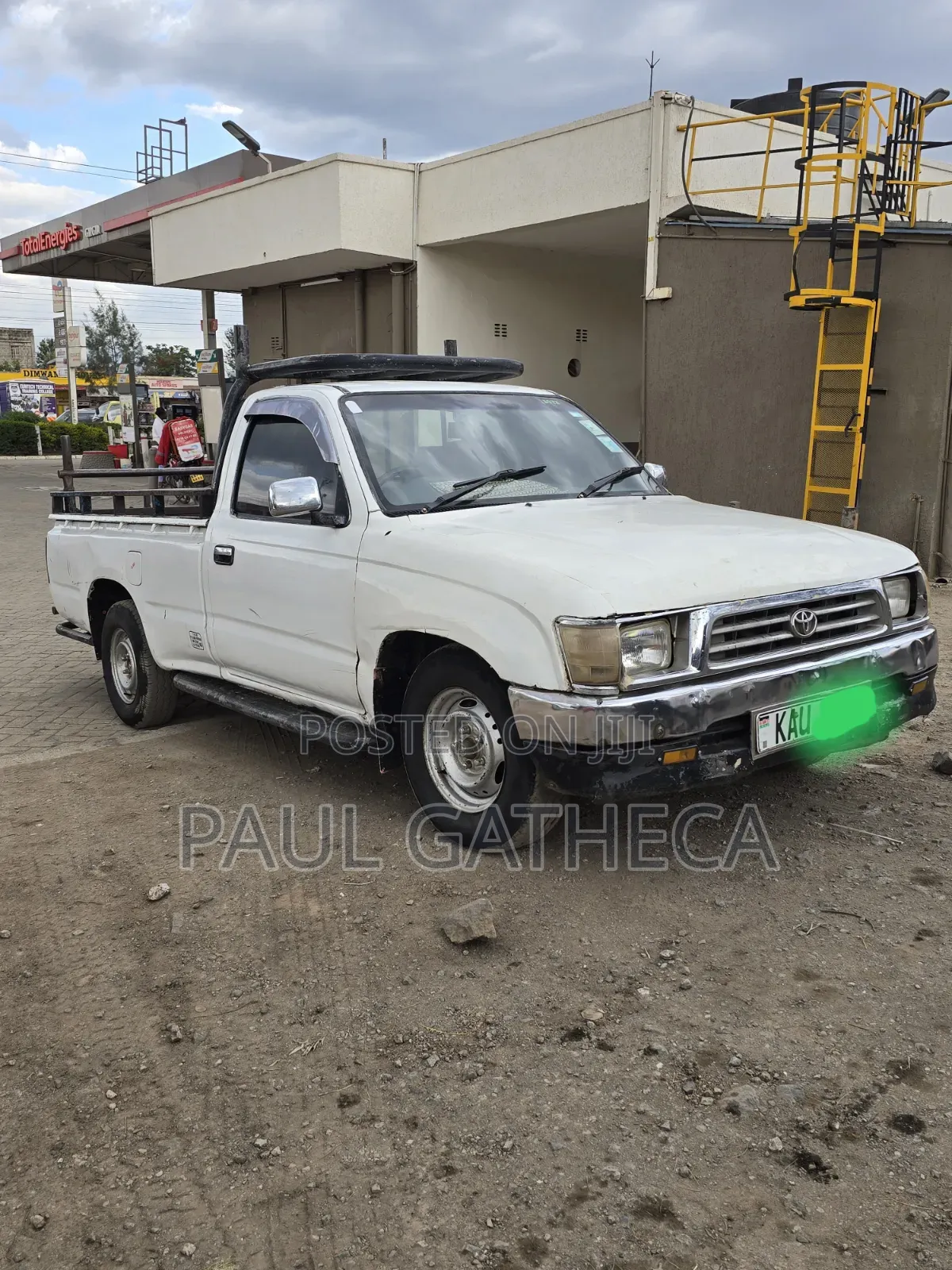 Toyota Hilux 2000 White