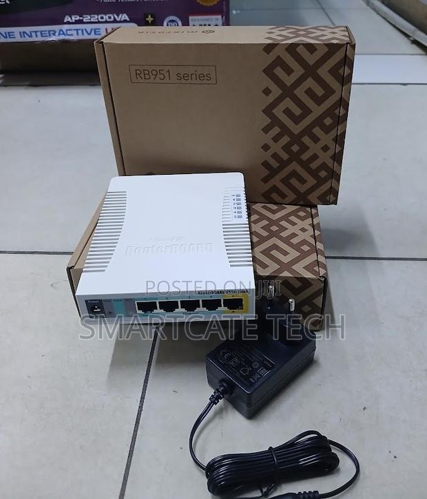 MikroTik RB951Ui-2HnD Wireless Access RouterOS