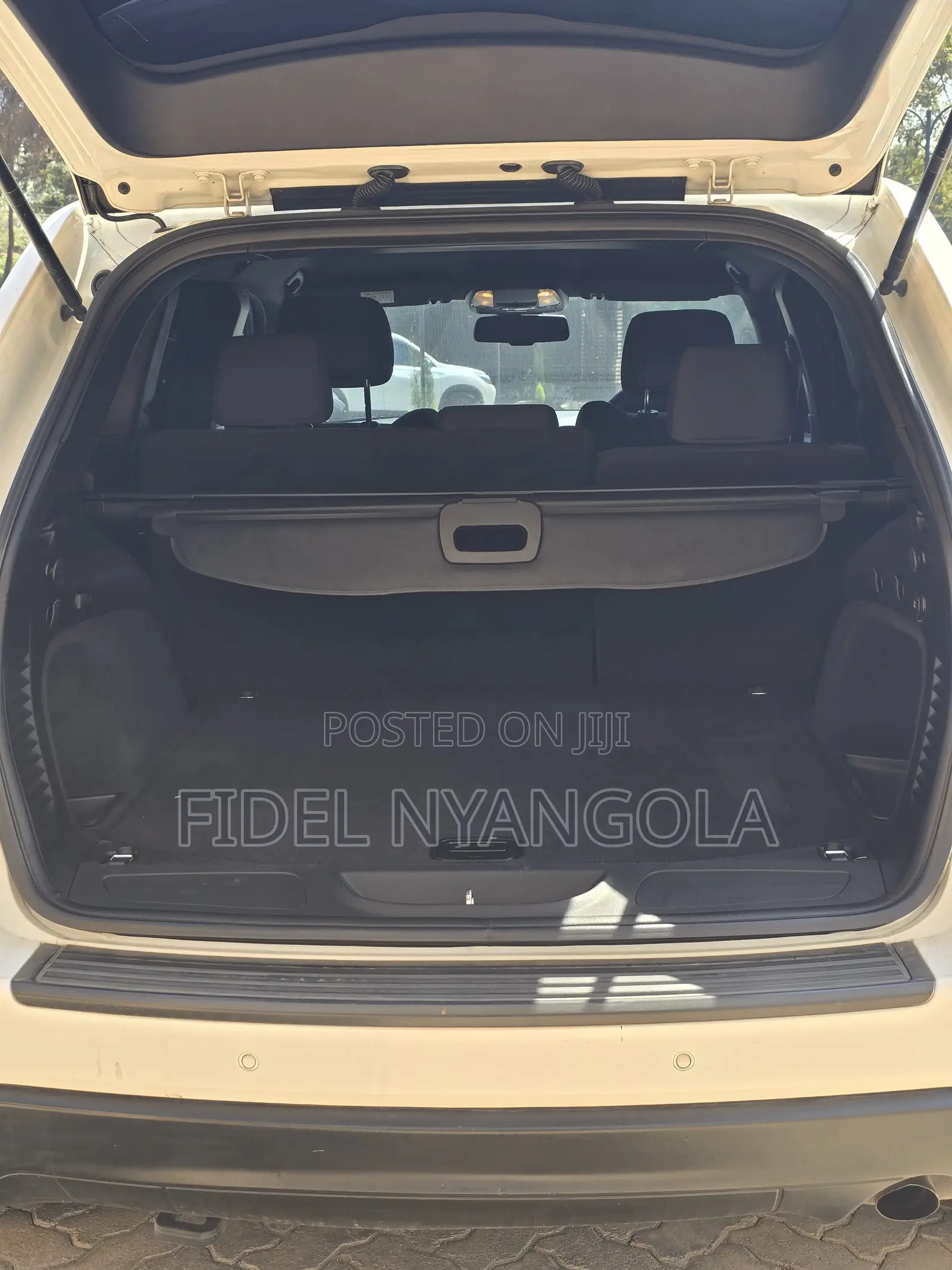 Jeep Grand Cherokee Laredo 4dr SUV 4WD (3.6L 6cyl 8A) 2015 White
