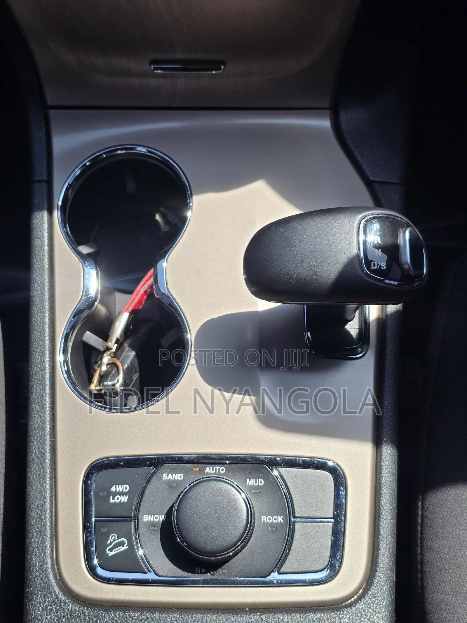 Jeep Grand Cherokee Laredo 4dr SUV 4WD (3.6L 6cyl 8A) 2015 White