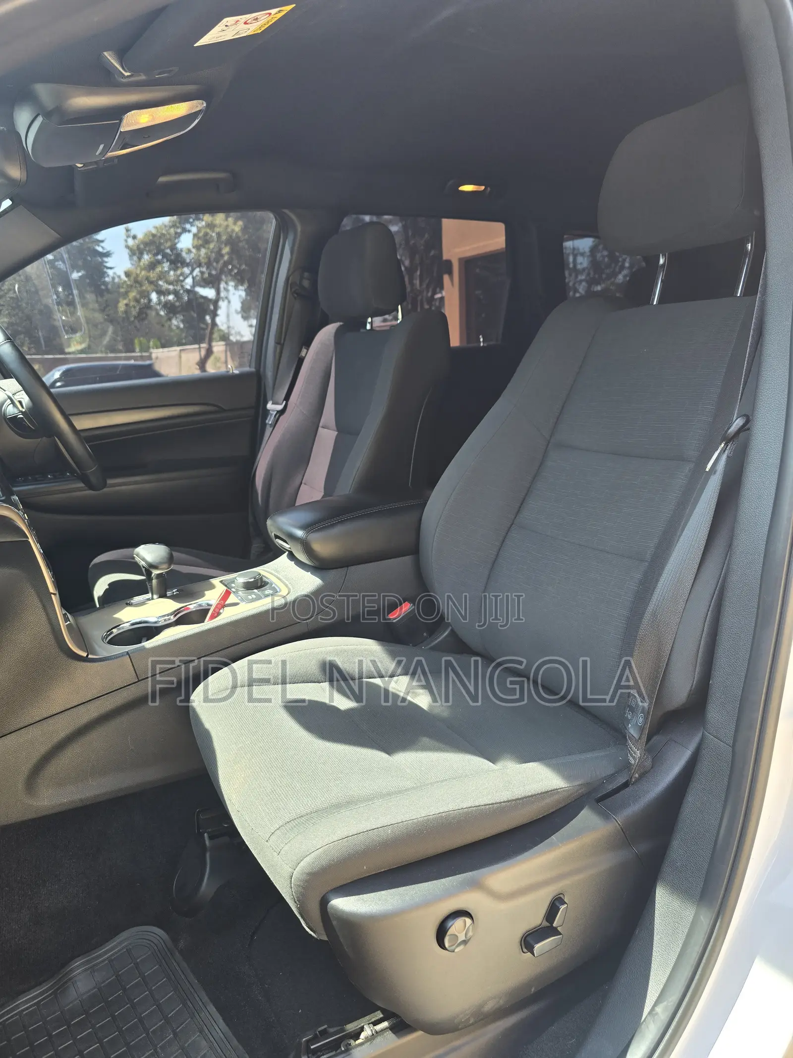 Jeep Grand Cherokee Laredo 4dr SUV 4WD (3.6L 6cyl 8A) 2015 White