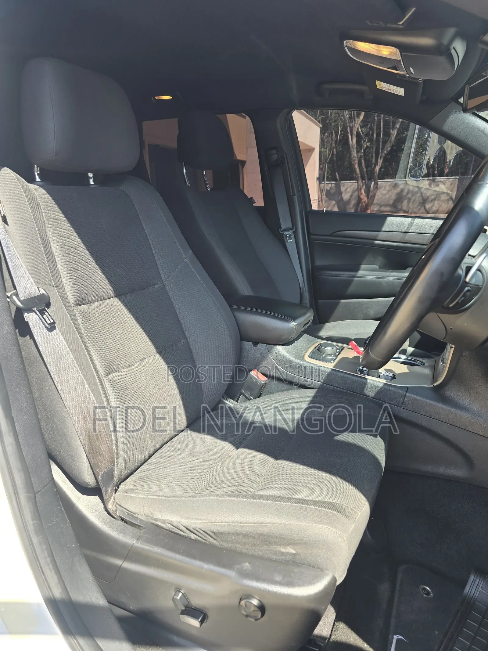 Jeep Grand Cherokee Laredo 4dr SUV 4WD (3.6L 6cyl 8A) 2015 White