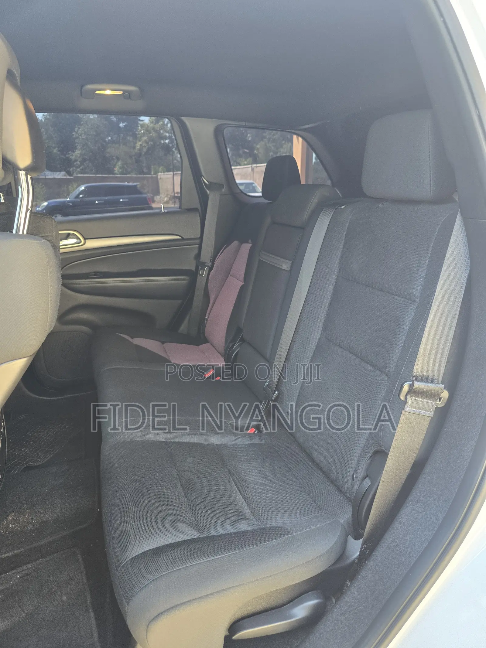 Jeep Grand Cherokee Laredo 4dr SUV 4WD (3.6L 6cyl 8A) 2015 White